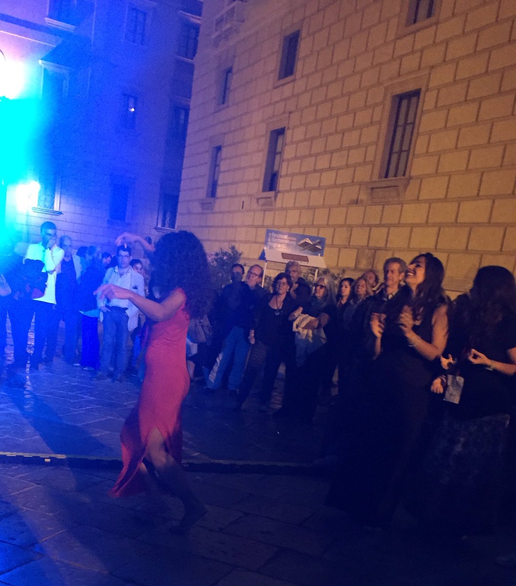 FLM_Palermo's tweet photo. Si danza in piazza Bellini! #flmpa2016 https://t.co/uXDQBDB9Xv