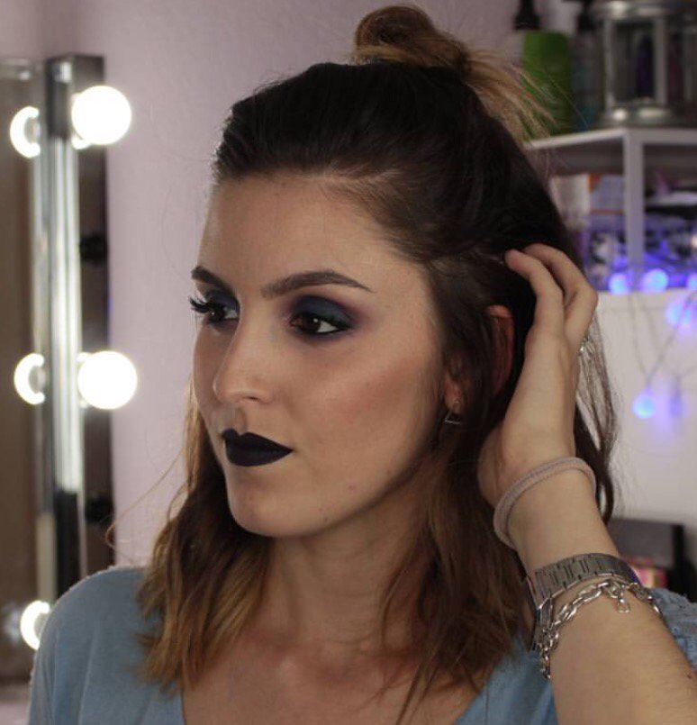 freedommakeupes's tweet photo. Un look precioso a manos de @miriamslooks Este ha sido mi maquillaje de hoy 👉 En los ojos llevo sombritas de la paleta Rock &amp; Roll Queen https://t.co/8NxWRBifiB