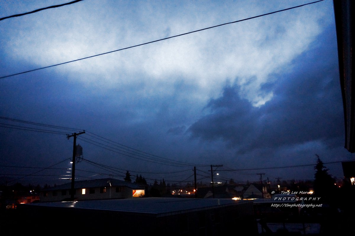 TLMPhotographyw's tweet photo. From the #Storm that #Never hit #PortAngeles #Washington . i might have caught some #Lightning in this #Shot . #Nature #pnwstorm #storm2016 https://t.co/Ox3A04slqZ