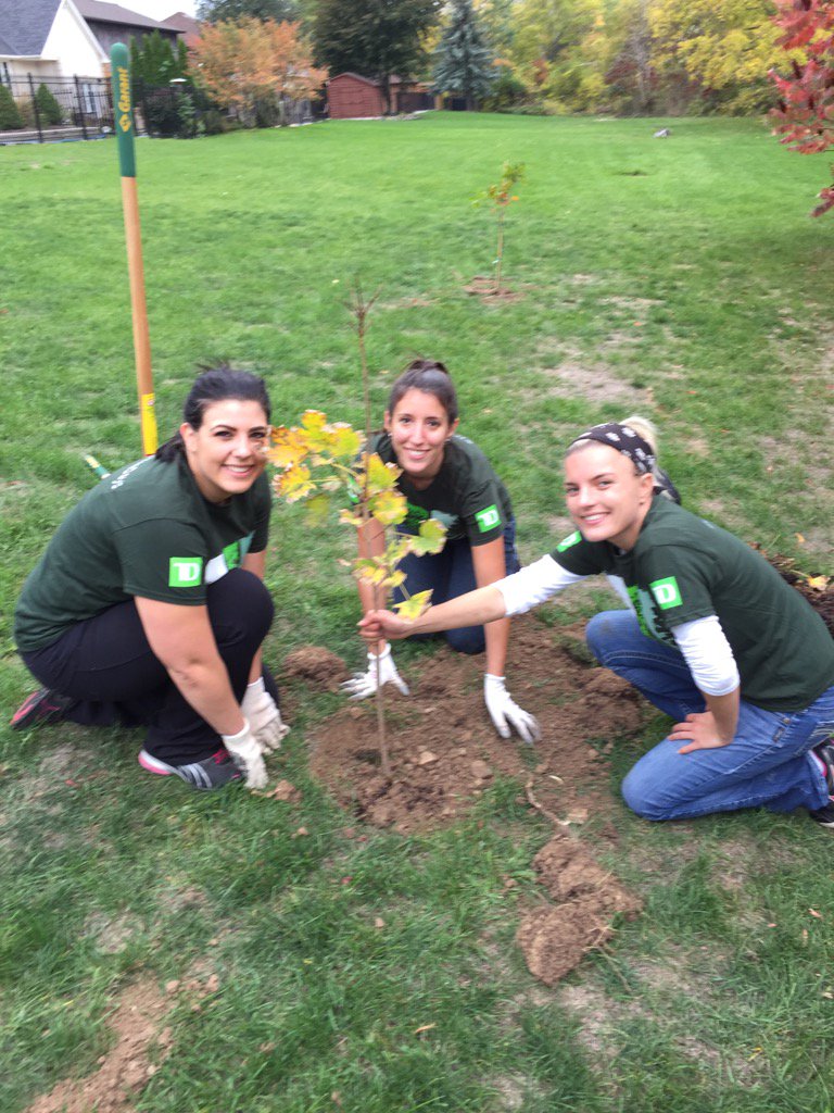 Jennic787's tweet photo. How many bankers does it take to plant a tree? #TDTreeDays #TDBinbrook #Escarpmentrocks @CobyHawkins_TD @deliome https://t.co/7bKIpwehHr