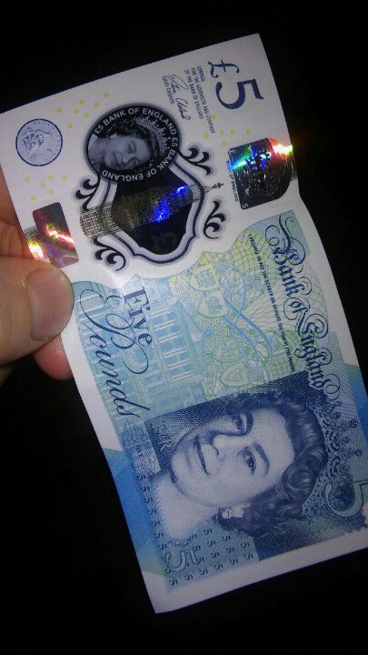 pyratebeard's tweet photo. Got myself one of these fancy new plastic fivers! #thefutureisnow #plasticcash #definitelylegit https://t.co/cqf22yyyWz