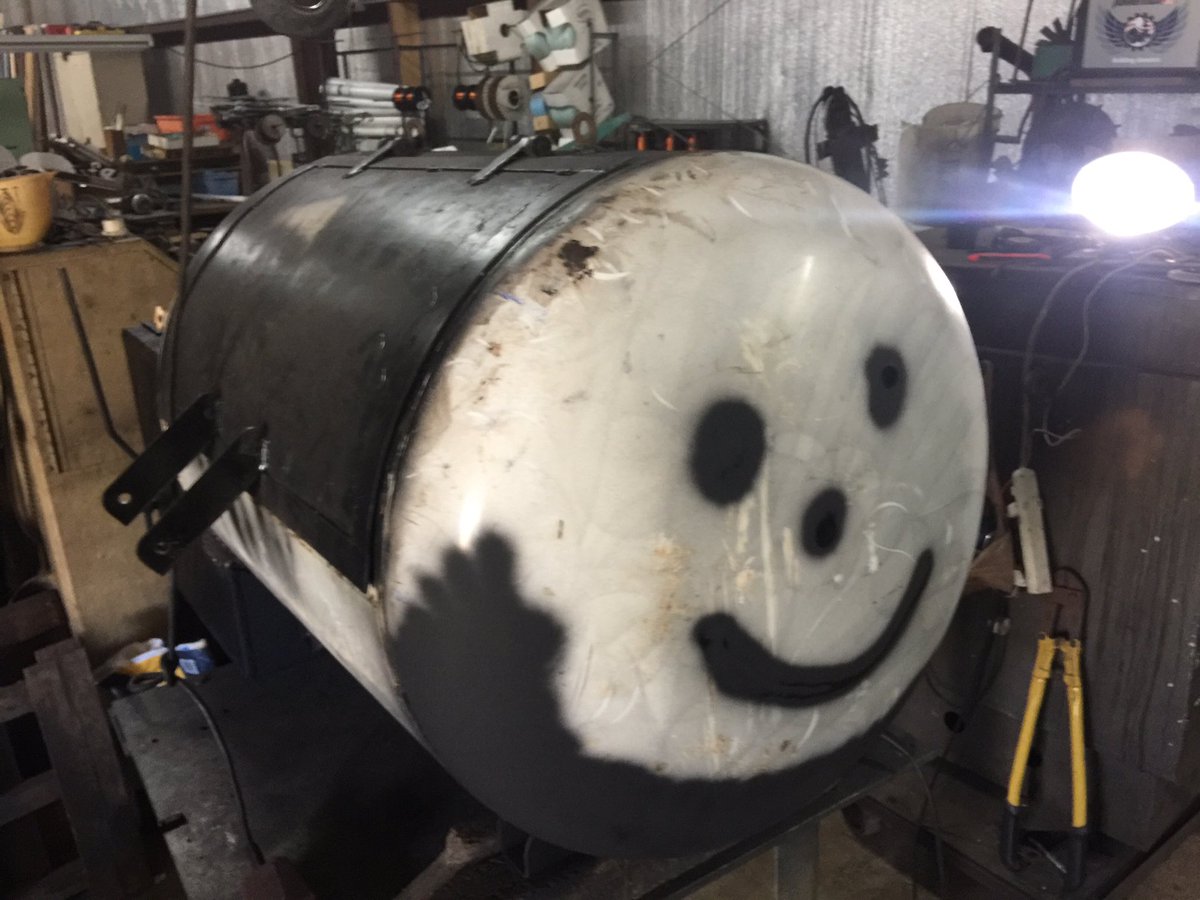 motormike102's tweet photo. #happy smoker https://t.co/miXiV4cwLC