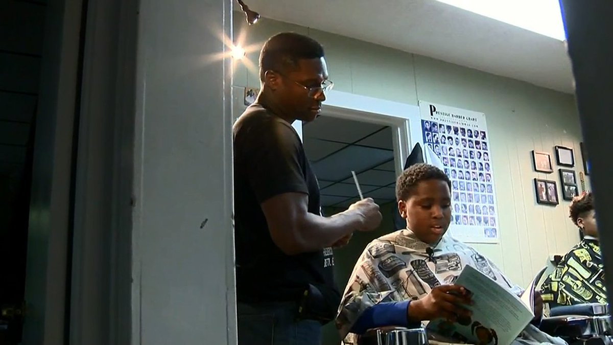 Michigan barbershop gives kids a discount for reading out loud bit.ly/2dYZbJ2?utm_me… https://t.co/Gp9vuL6QPn