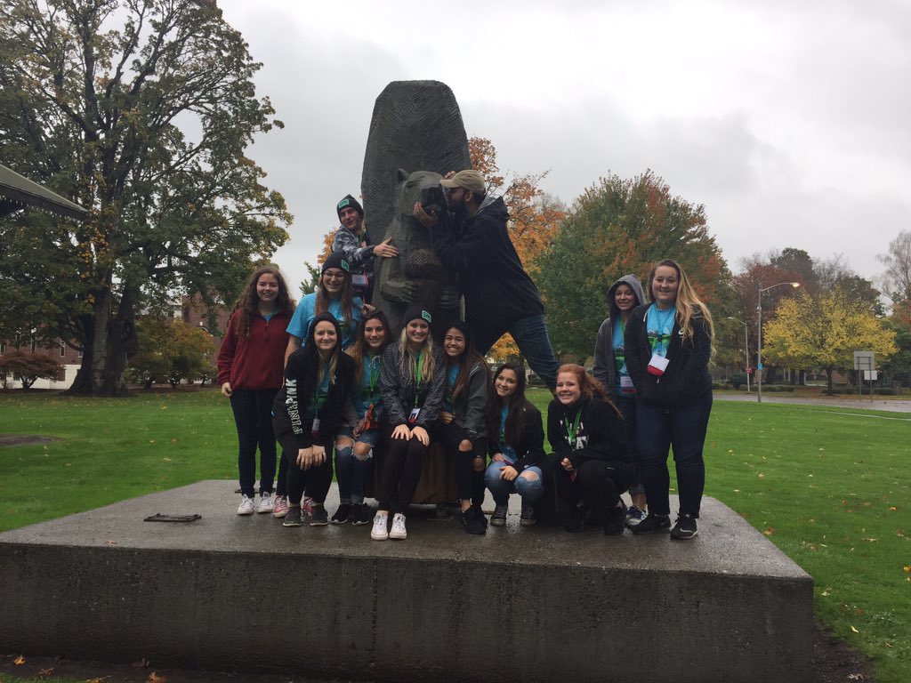 muhkennnah's tweet photo. Glad my last time at AWSL was with this group of amazing people. #WhereTheRiverBends #AWSL2016 https://t.co/GInkp6Xuqb