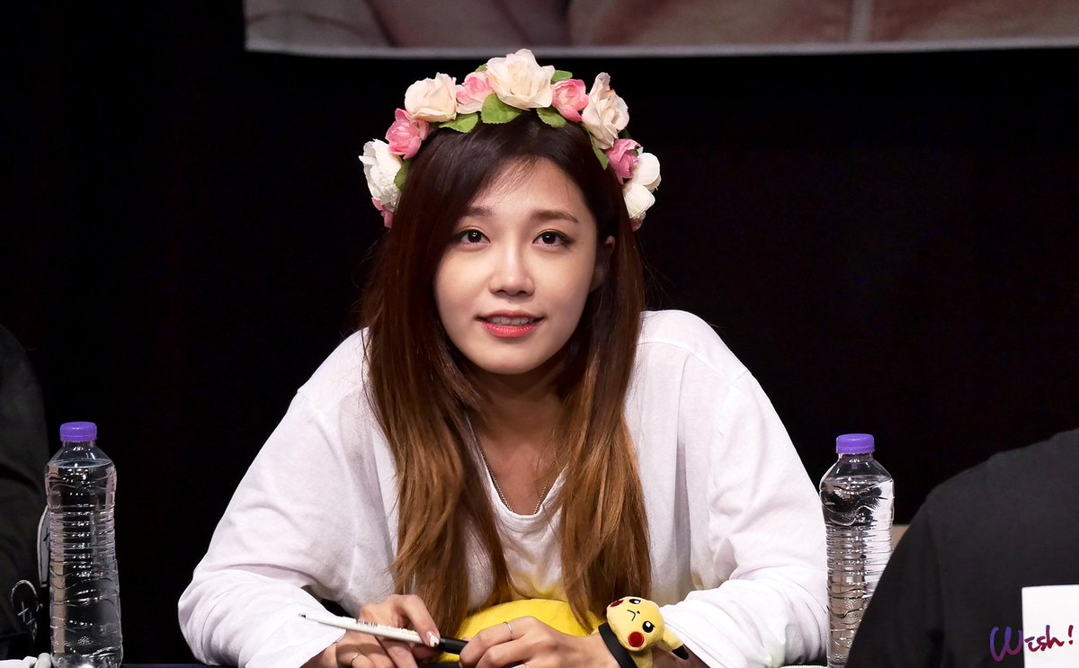 wish523944's tweet photo. 161002 #Pink_Revolution 강남 팬사인회 #정은지 part3 https://t.co/8YFYB3GCSs