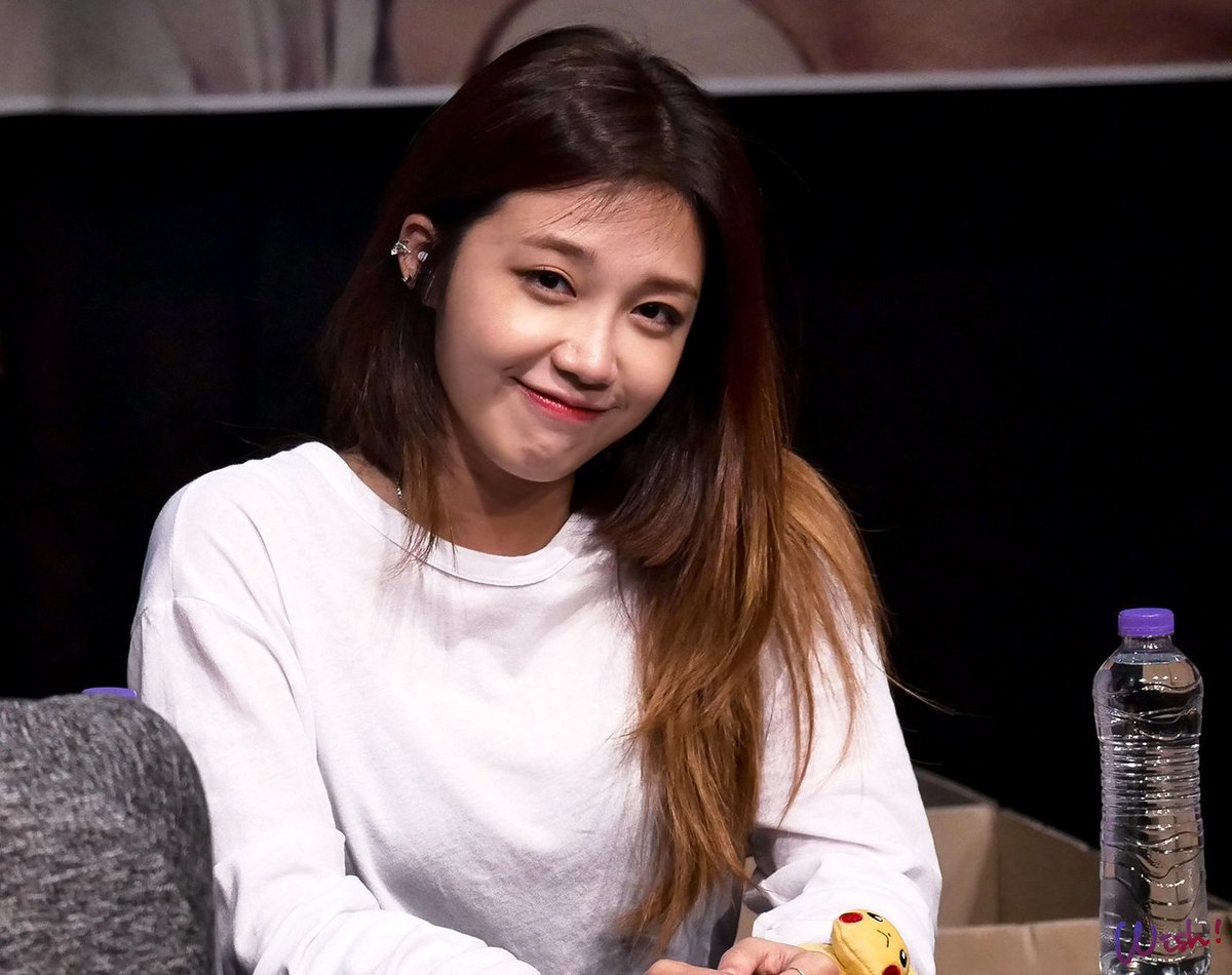 wish523944's tweet photo. 161002 #Pink_Revolution 강남 팬사인회 #정은지 part2 https://t.co/tcxVu1mm6Z