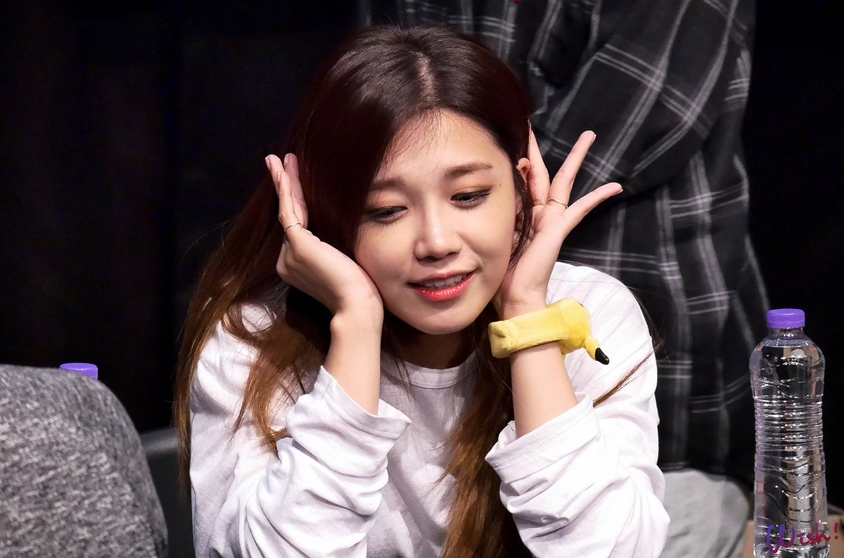 wish523944's tweet photo. 161002 #Pink_Revolution 강남 팬사인회 #정은지 part2 https://t.co/tcxVu1mm6Z