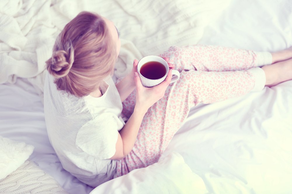 besthealthmag's tweet photo. Unwind early for a better night's sleep. That means saying goodnight to your electronics before bedtime! https://t.co/WFenYaeBi9 https://t.co/hbBtPmfstg