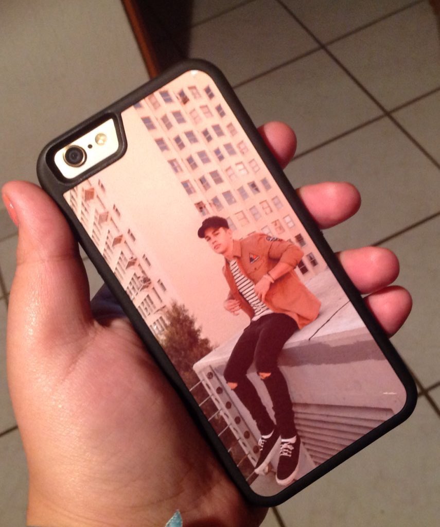 5SecsConstancio's tweet photo. I really liked this picture, I could not help making a phone case @AustinMahone https://t.co/peP8MFjCQ2