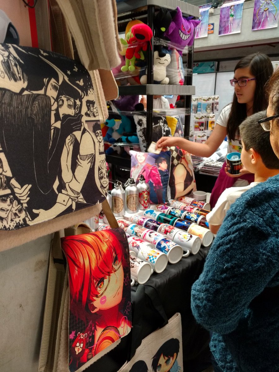 calexia96's tweet photo. Emoción al encontrar desde tazas,mochilas, stickers y almohadas de  #mysticmessenger en el  #TokioFest #Perú2016 https://t.co/v3m7k5ffTO
