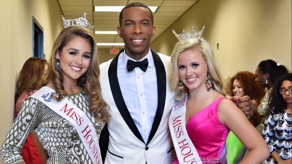 JMartinTV's tweet image. So much fun being emcee for #MissHouston pageant tonight.  ##HowtoHouston