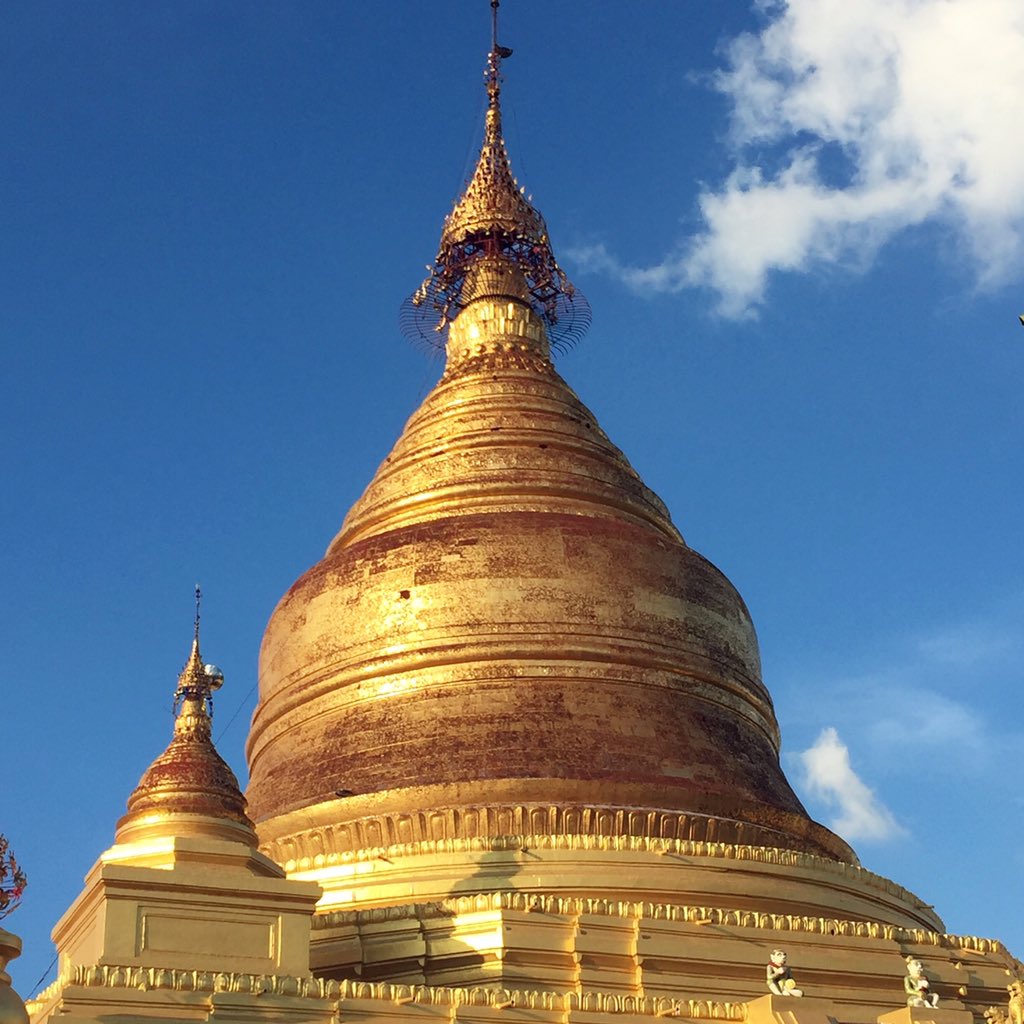 AliceVMeerbeeck's tweet photo. Blue sky, sunshine and golden pagodas! 🙏☀️ 🇲🇲 
#myanmar #mandalay #travel #buddhism #temple https://t.co/cllVtoWTGE