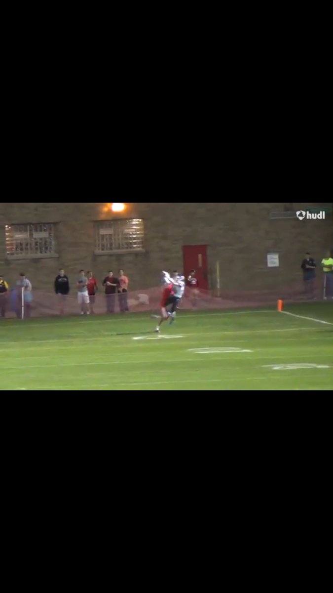 justinsmith1582's tweet photo. @TSmith2332 @__Smithy1632__ one hand may be cool but jump balls is my bread and butter #gamefilm #notpractice https://t.co/gkLwwOkSm6