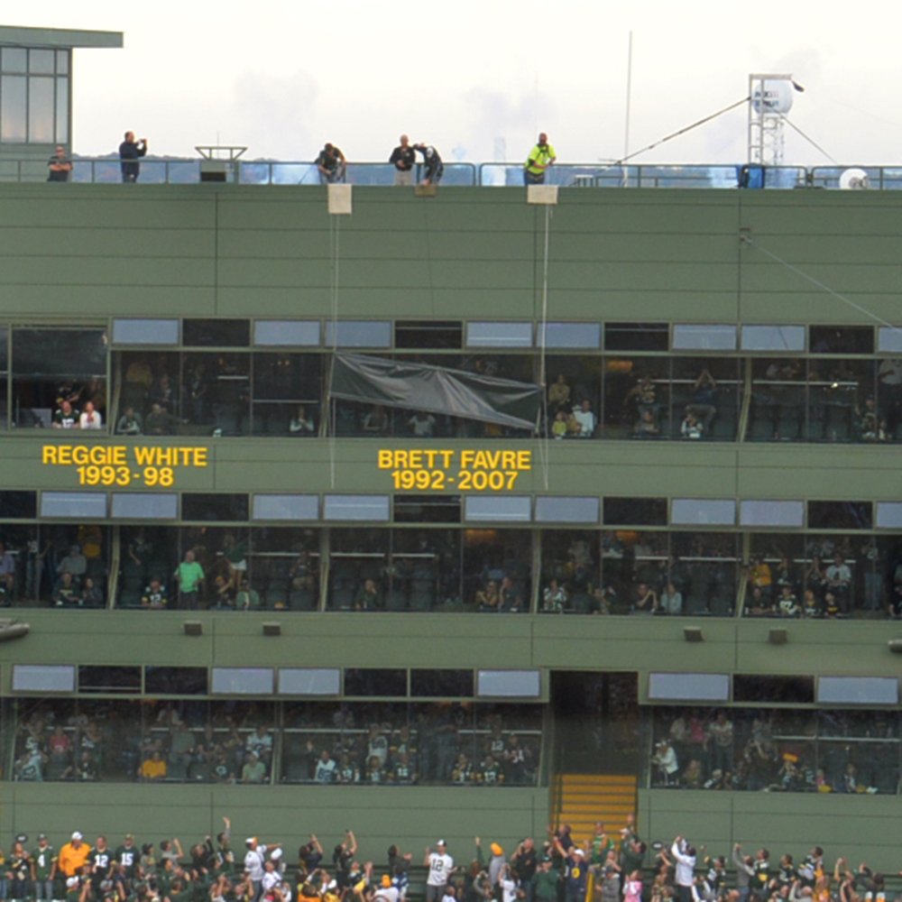 packers's tweet photo. .@Favre4Official gets his @ProFootballHOF Ring &amp; his name unveiled at halftime! https://t.co/zivLW3mrOt