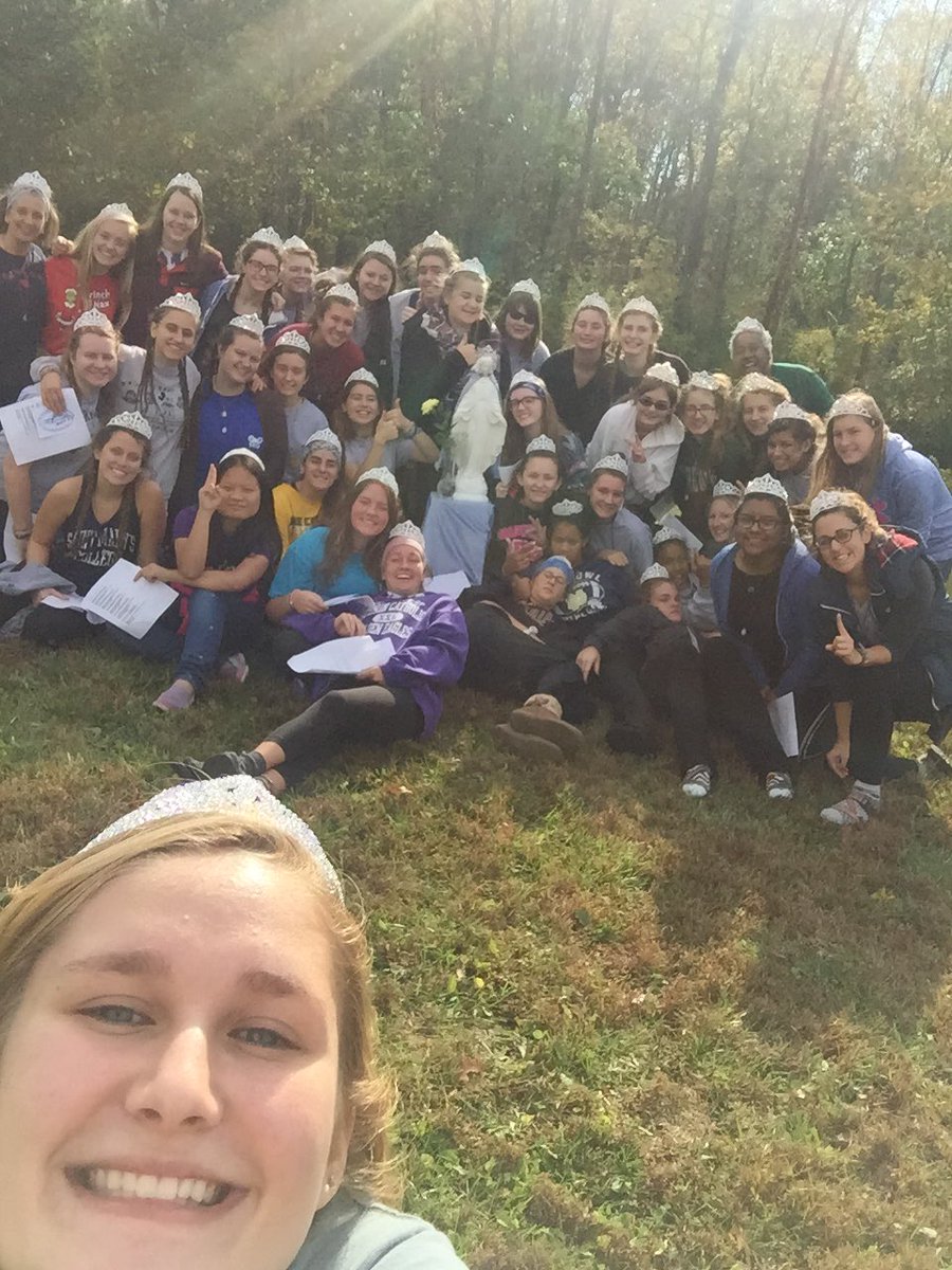 gchsByouTiful's tweet photo. Such an amazing retreat ❤️😊🌻 https://t.co/CFIABaUYUG