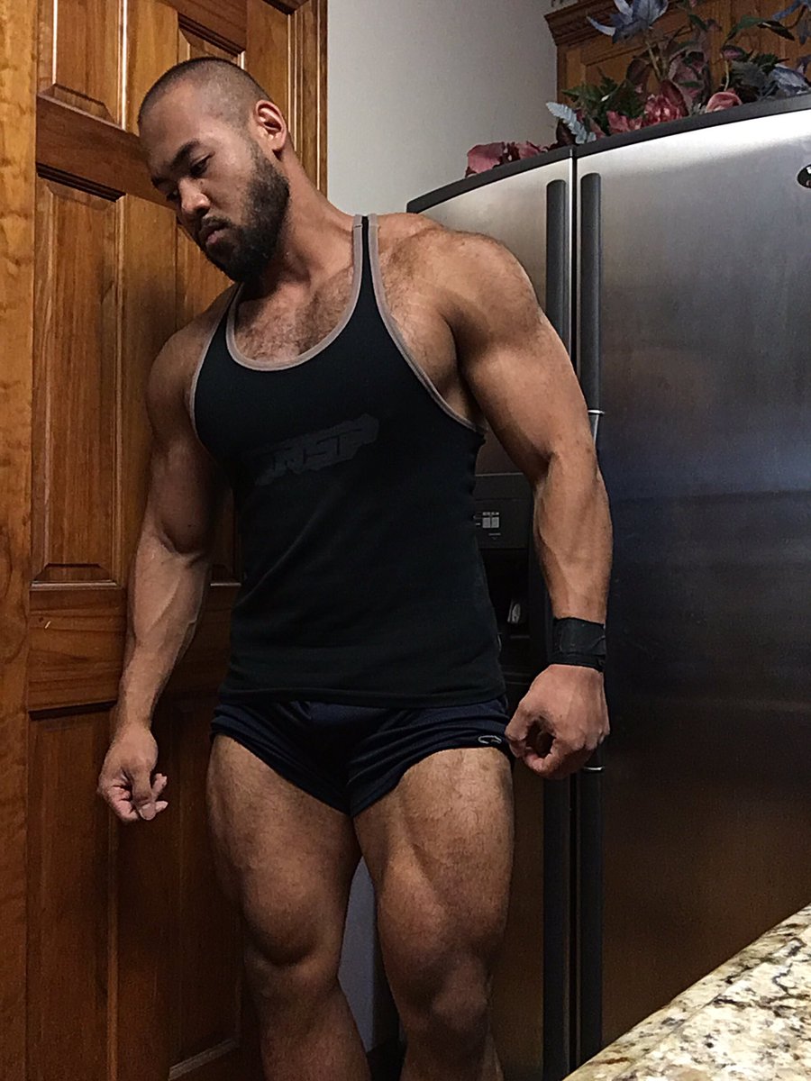 Justin_Cas_'s tweet photo. Getchu a dude that can size up to a refrigerator https://t.co/v34Q0X48jw