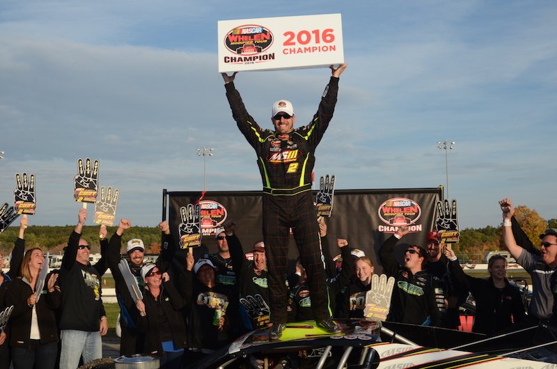 RaceDayCT's tweet photo. Unmatched: Doug Coby Makes History With Fourth Whelen Modified Tour Title Sunday @ThompsonSpdwy #SunocoWorldSeries https://t.co/E58IVMUR3m https://t.co/ZiIiUsVYW0