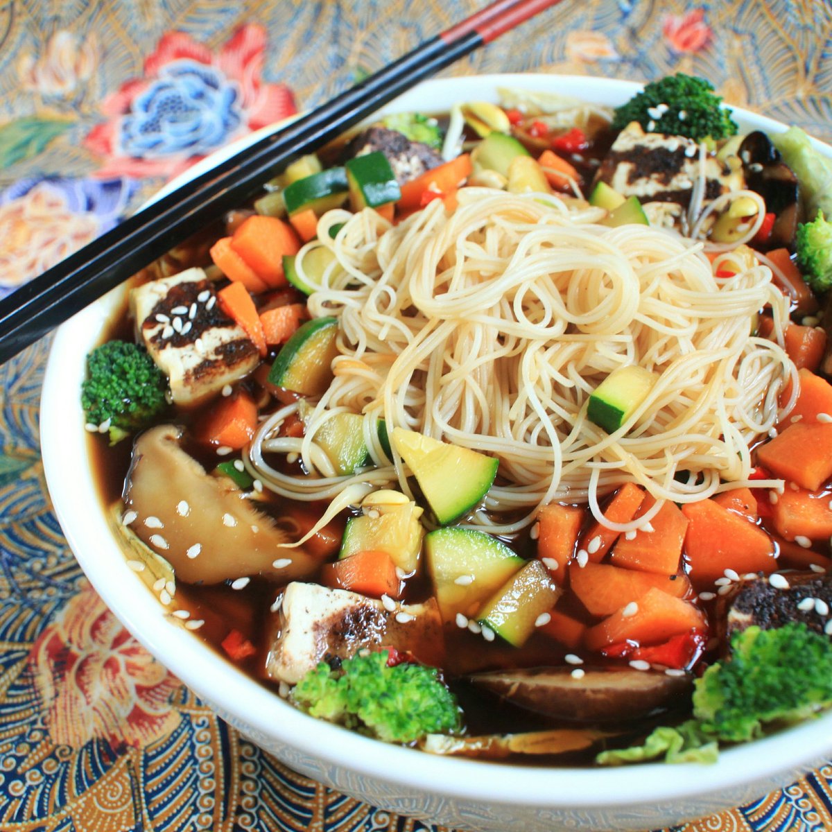 Azyrjake's tweet photo. Miso veggie noodu soup bowl inspired by my friend Yishuai @itscabbagetime ! #AnimalAlliesSG #Plantbased #Vegan #Singapore #Leangreen2016 https://t.co/ygF2SO4f7r