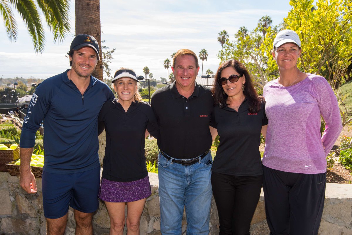 MarkVHurd's tweet photo. Sunshine, sand & tennis legends: With @TommyHaas13, @TheTracyAustin, wife Paula Hurd, @LDavenport76 at #OracleITAMasters in Malibu. https://t.co/K3mcGDRlTV