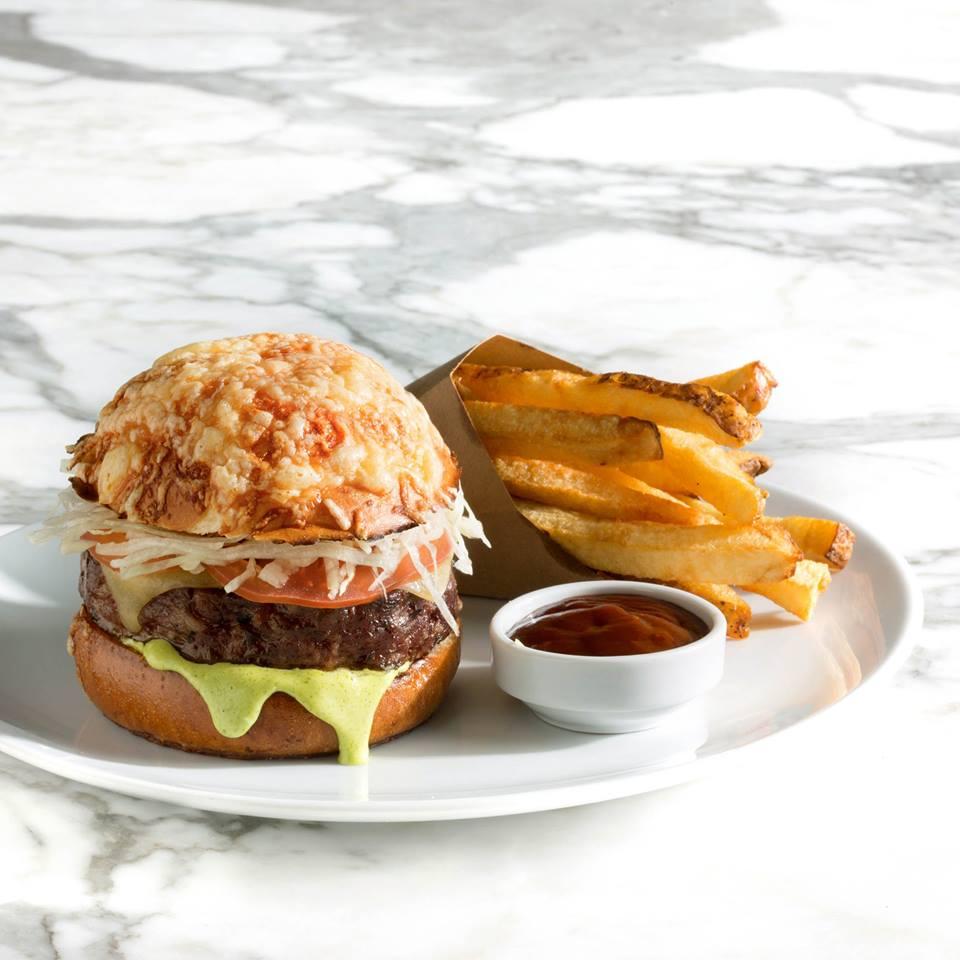 No podemos con tanta delicia ¡La primera hamburguesa gourmet de la ciudad está en Pony Line Bar