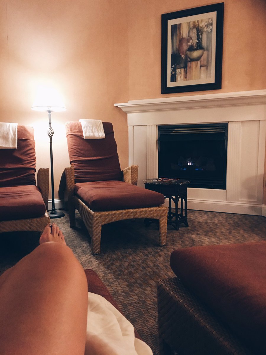 jetsetera's tweet image. Need a city escape? Head to Stowe, Vermont this fall to experience fall foliage, fine dining, spas &amp;amp; activities galore.