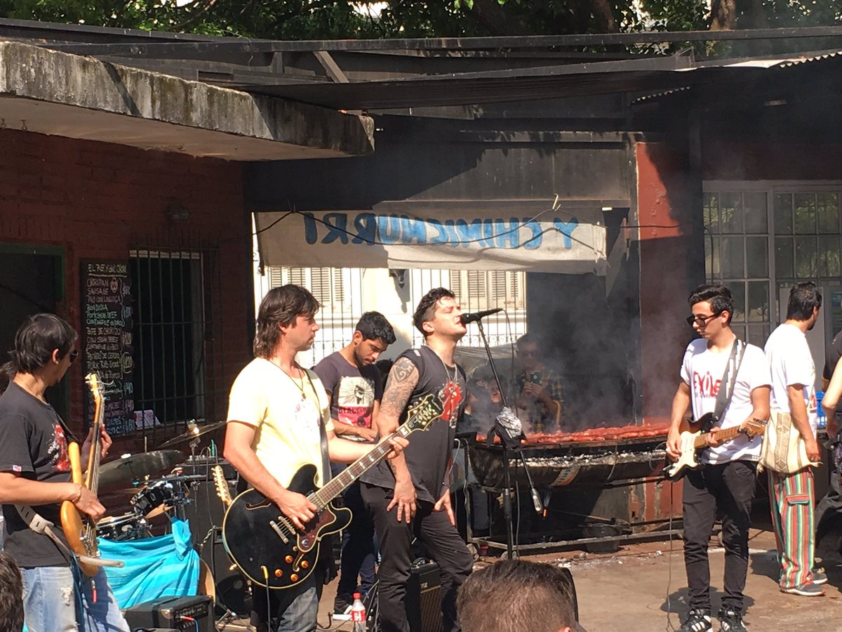 'Exile', one of Buenos Aires' finest Stones tribute bands entertain at BBQ in San Telmo. 🍗