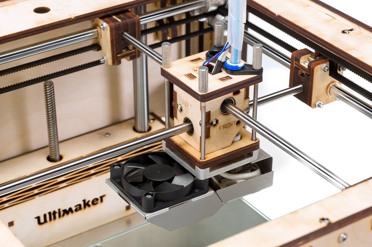 Ultimaker's tweet photo. 2014 brought improved electronics, better airflow, and a heated build plate to the Original+ https://t.co/erz6uX0TPA #5yearsofUltimaker https://t.co/qlWs0xGqkf