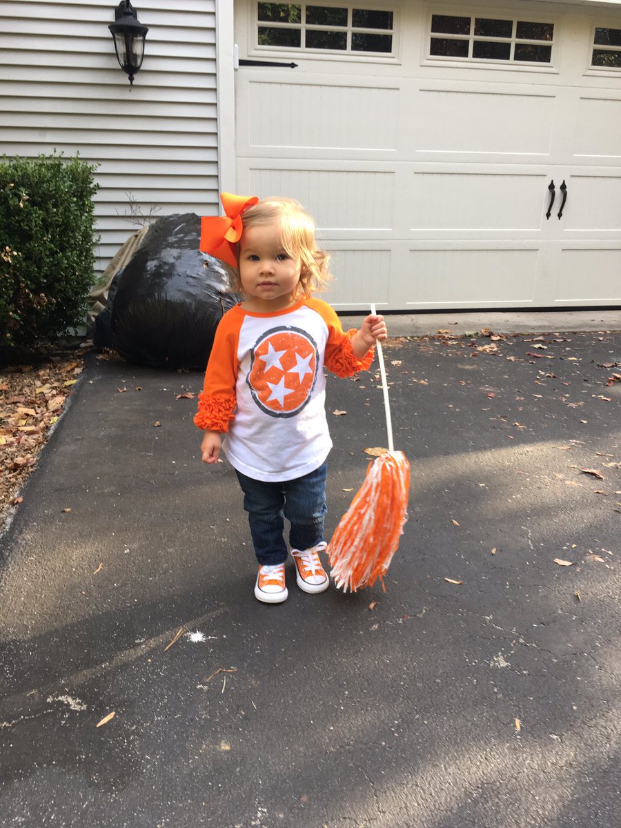 zreeseCF's tweet photo. Callie ready for vols and pumpkin patch.. https://t.co/7V1jbcLWxP