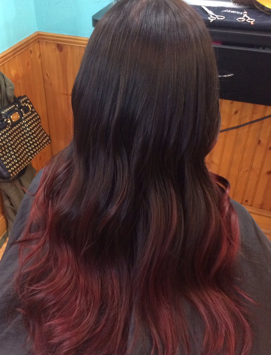 9WestHairStudio's tweet image. #dipped #chocolatecoveredraspberries #redtips #hairby9 #team9 #martinsburg #wv