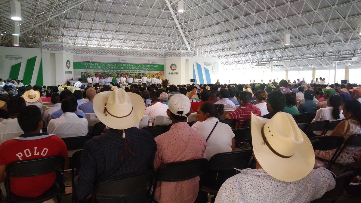 SalitoCabrera's tweet photo. 16/10/16. Exposición y degustación en casa Guerrero de subproductos derivados del Maíz, extensionistas de la Centro. https://t.co/UlE7wmyan8