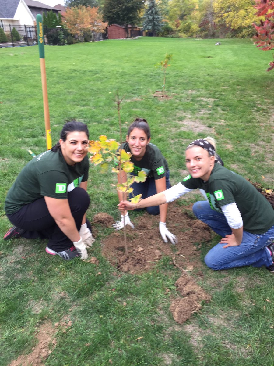 LeDonneM_E's tweet photo. #TeamBinbrook hard at work! #greenwhereyoulive #TDBinbrook #escarpmentrocks @CobyHawkins_TD https://t.co/6j3LzIPcVw