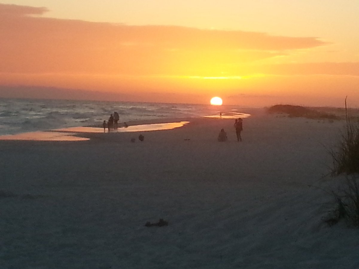 BoonerCollector's tweet photo. Pensacola beach sunset. https://t.co/lP6v4piZK4