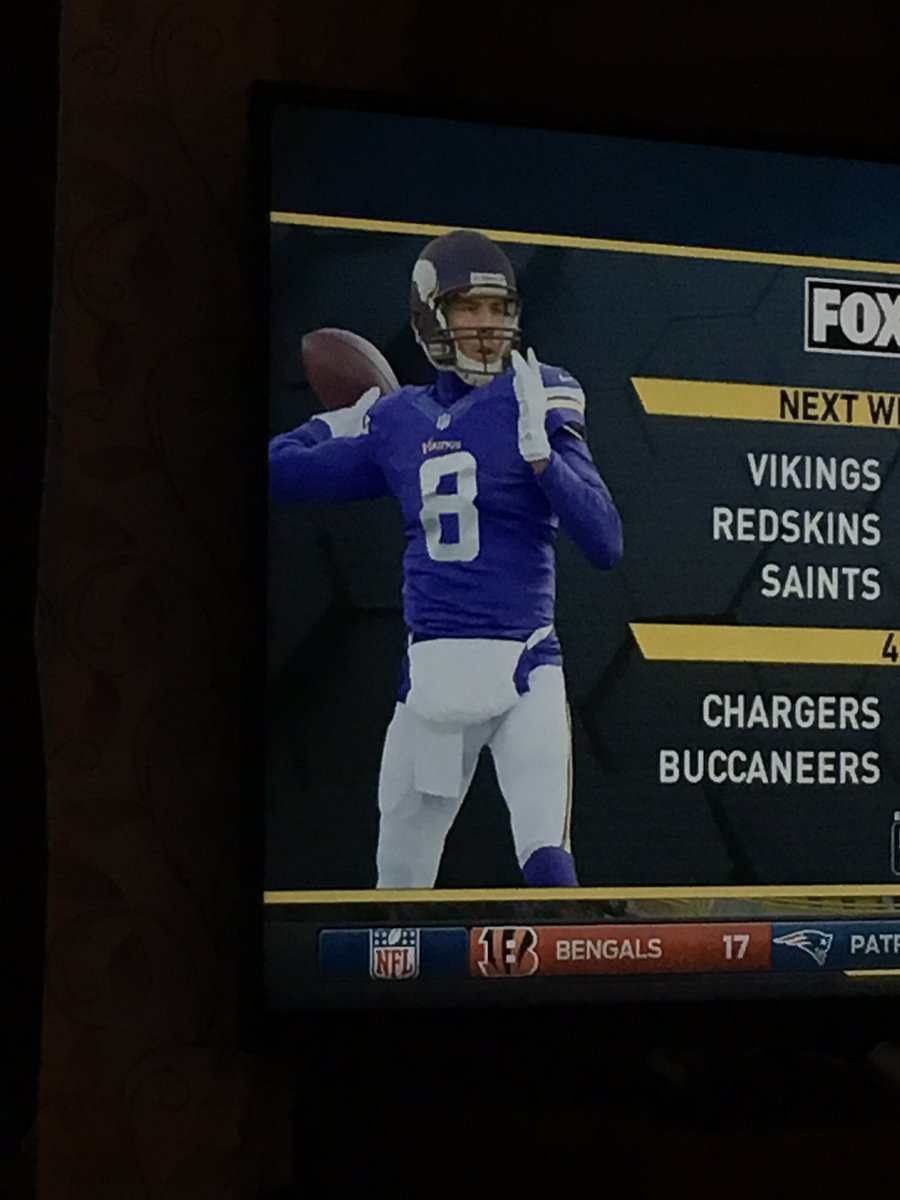 mmmitchell_W's tweet photo. Really @NFL ... #photoshopfail Bradford's head on Teddy's body... https://t.co/CechVOHWei