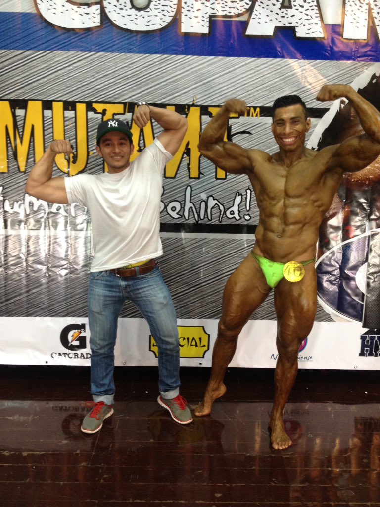salazar_Angelov's tweet photo. Ayer en la competencia del #Hypergym con el campeón del #absoluto 🙋💪👊 #Motivacion https://t.co/vOqeUfSRT3