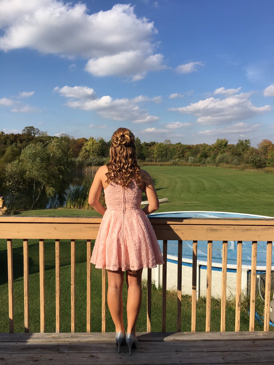 mspeasmaker's tweet photo. Homecoming #hoco2k16 ❤️❤️ https://t.co/y1WYDIJQ4U