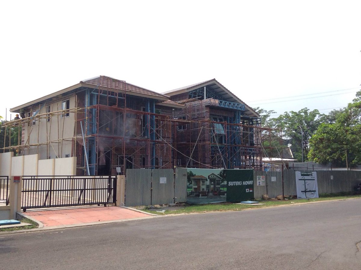 dazzaonley's tweet photo. External Cladding and Roofing @sutekihome #trucore in Indonesia. 3.5m high walls and Roof tiles. AusSteel Ultimate Steel Building System https://t.co/eckCGzKnmS
