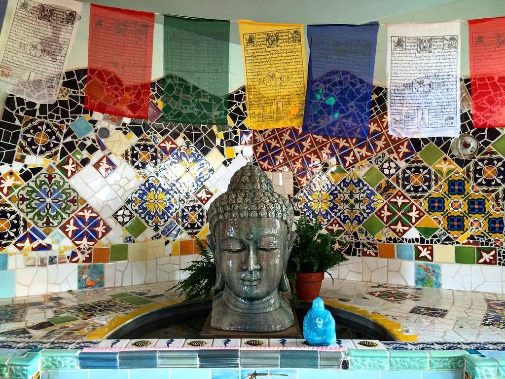 TravelingBong's tweet image. Spent some time enjoying the amazing art of #perryhoffman at the #tilehouse. And made a #n… ift.tt/2eaYZ5q