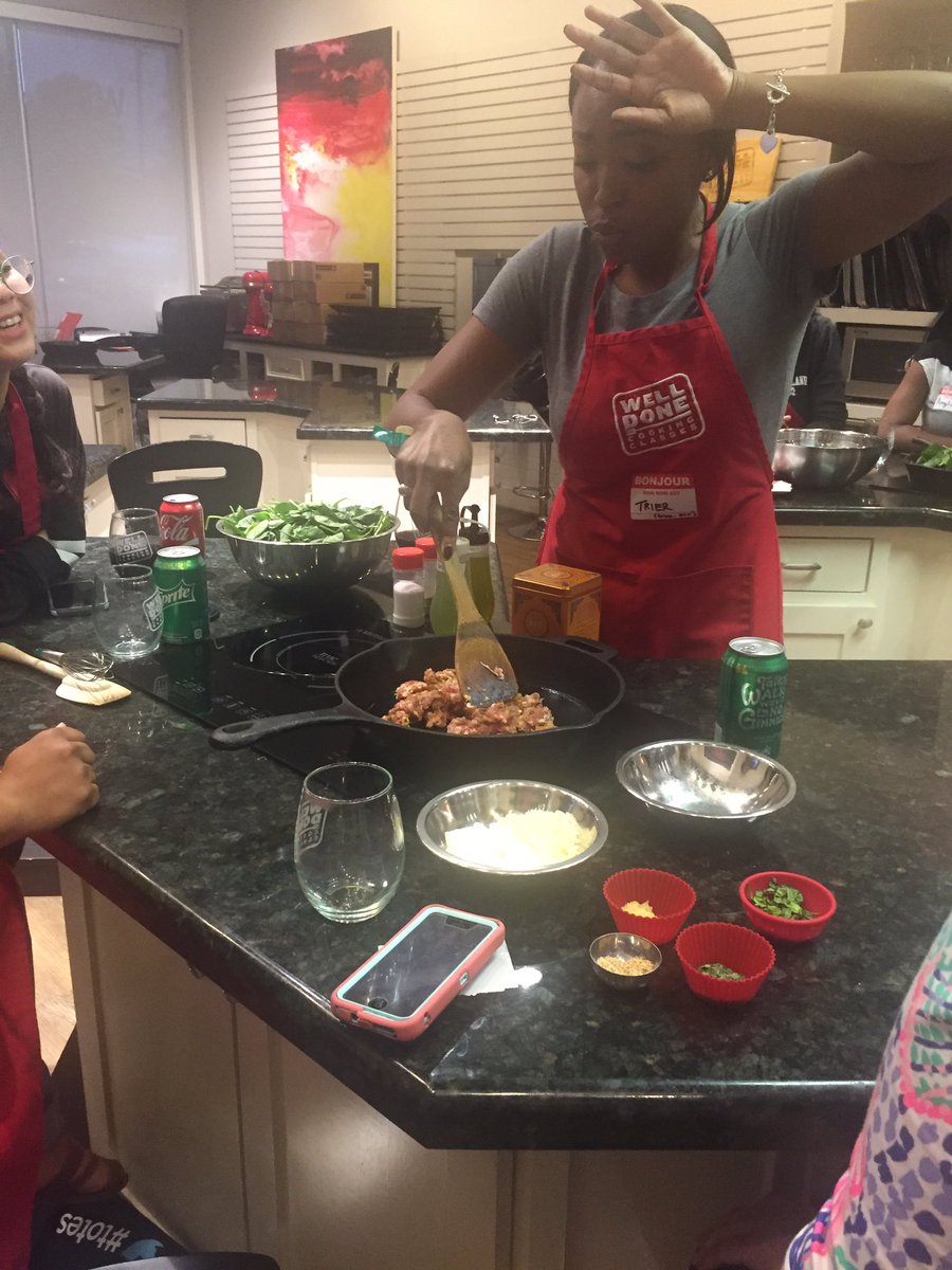 kymsmilesXD's tweet photo. @asktrier hard at work in the kitchen! She's is too funny! Laughs + good food + @TwitterU peeps = perfect 1st night in Houston #GHCfellow https://t.co/ysScsjMvoi