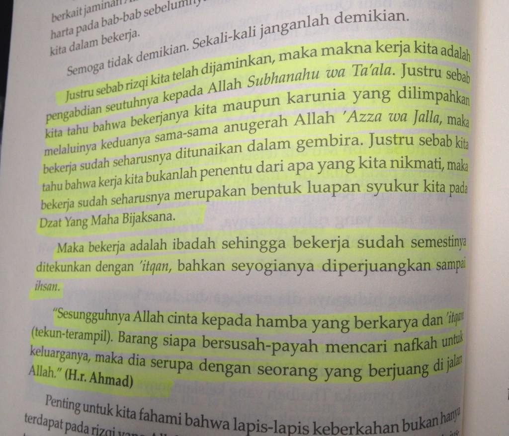 salimafillah's tweet photo. Semangat Senin dari buku Lapis-Lapis Keberkahan. Semoga menjadi hari penuh karya bermakna bagi Shalih(in+at).😊 https://t.co/FgZY3gTIhh