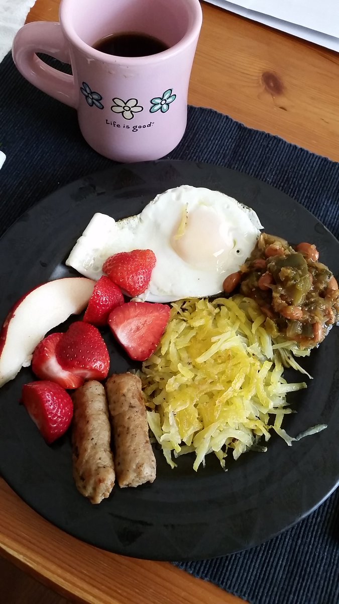 SansziePanzie's tweet photo. #Sunbrunch @OceanaCoffee #Baliblue #hashbrowns #4Graineggs @tupelohoneycafe #salsaverdepintobeans @driscollsberry https://t.co/TdK4OQsNTc