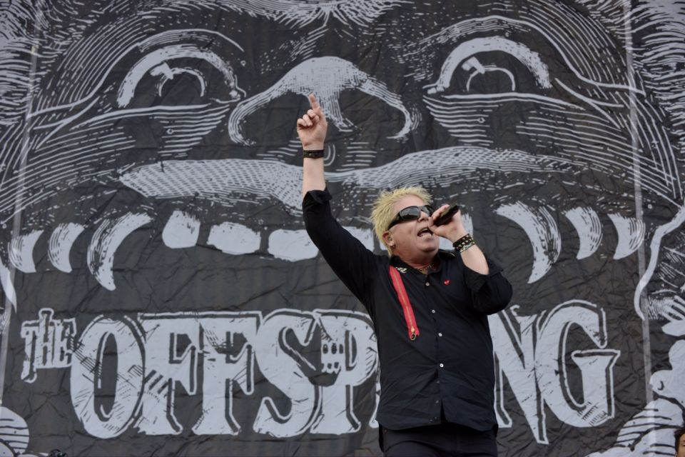 RevistaMarvin's tweet photo. México tuvo que esperar 17 años para volver a los 90's, y corear junto a The Offspring sus éxitos. #KNOTFESTMEXICO2016  Fotos: @Fotoflama https://t.co/1W9CKyTVQD