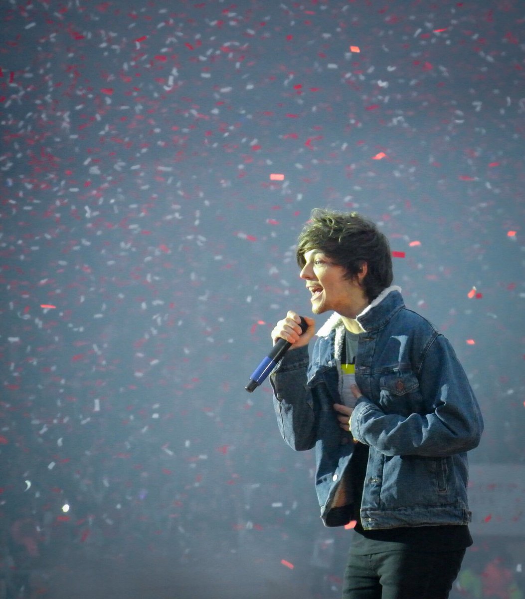 hazza_stats's tweet photo. I love you little ray of sunshine  #louisfav https://t.co/b5AoZY733C
