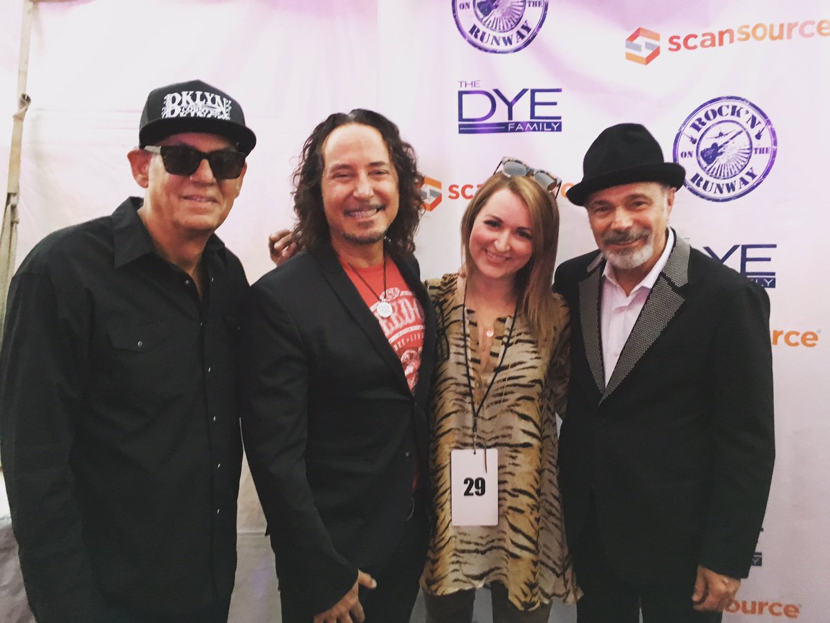 DFScreative's tweet photo. #DFSCC hanging with #journey #Chicago and #BillyJoel bands at an event we had the honor to help with! #itsallaboutthekids https://t.co/uV5nr6R1Ve