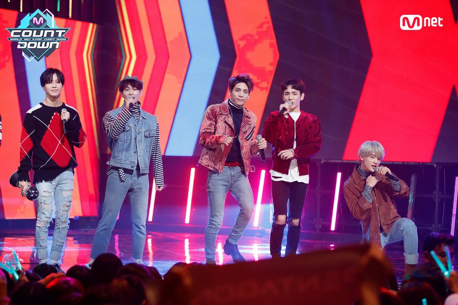 MnetMAMA's tweet photo. [#MCOUNTDOWN] Ep.496｜NO.1 of the week! #SHINee - #1of1 ♪ World No.1 KPOP Chart Show M COUNTDOWN #Mnet https://t.co/jBBBbf3pE8