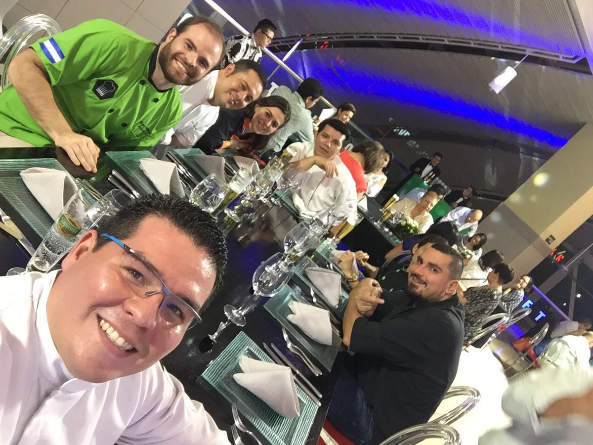 AleTopChef's tweet photo. Guerra de restaurantes top chef 2 temporada.
Volver a compartir con todosss https://t.co/v8yFuMkcD0