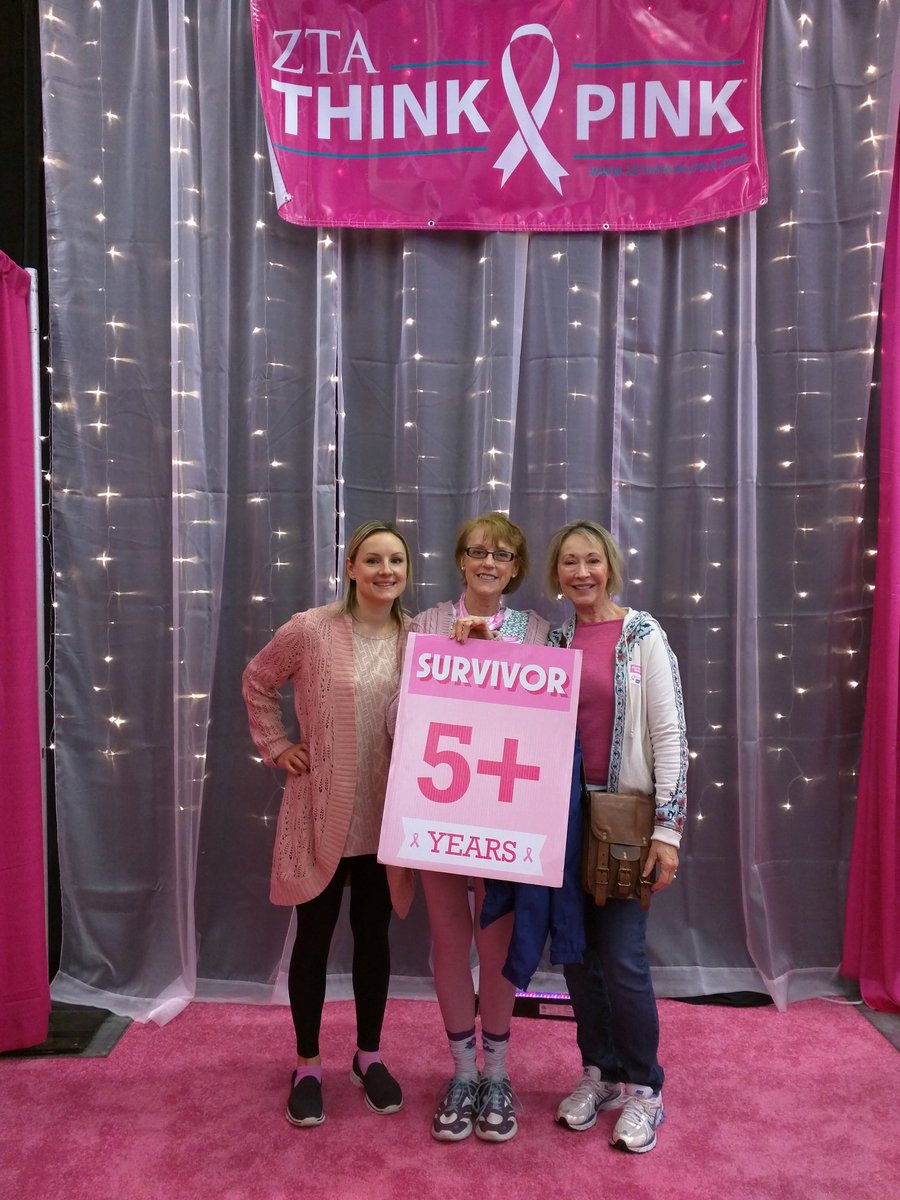 ARoc218's tweet photo. It was a beautiful day for the 3 mile Making Strides Against Breast Cancer walk. #Nancy'sFancies @ACS_CNY #MakingStridesCuse https://t.co/e6jQdFdPAd