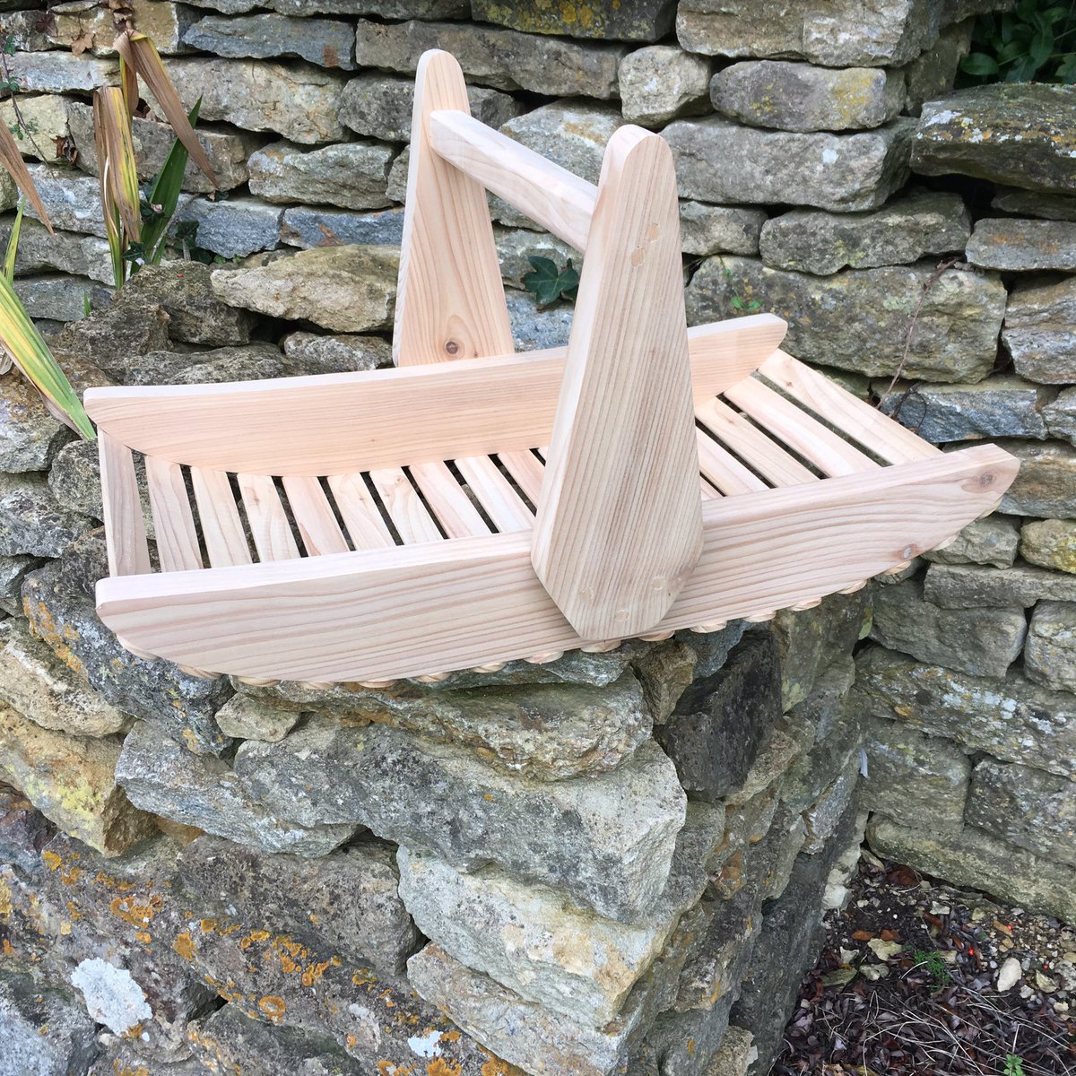 plankeddorset's tweet photo. Trug making... #garden #trug #designermaker #westernredcedar #stourhead #shaftesbury #dorset @growninbritain https://t.co/w9u2dCPnvn