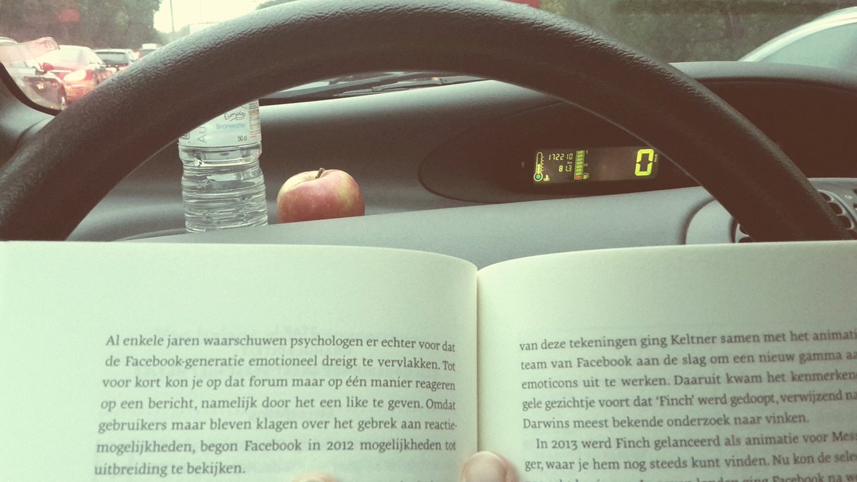 BruneelEline's tweet photo. Brusselen dat is altijd een beetje reizen #fileproof #prepared https://t.co/ZC1HvM3uB8