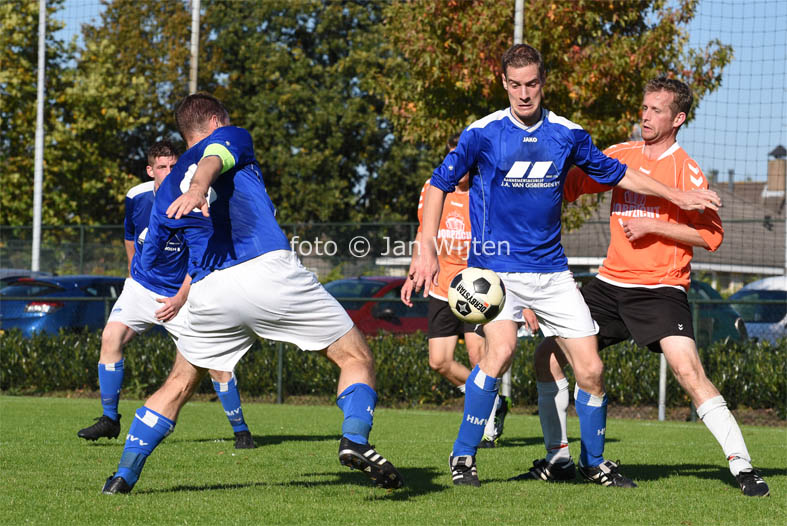 #fotos <a href="/SDO_39/">SDO'39</a> - <a href="/hmvv1929/">HMVV1929</a> (1-4):
trompettercup.wordpress.com/2016/10/17/fot…
<a href="/Trompettercup/">Trompettercup</a> @kiekerjan1960 <a href="/KempenFMsport/">KempenFMsport</a>