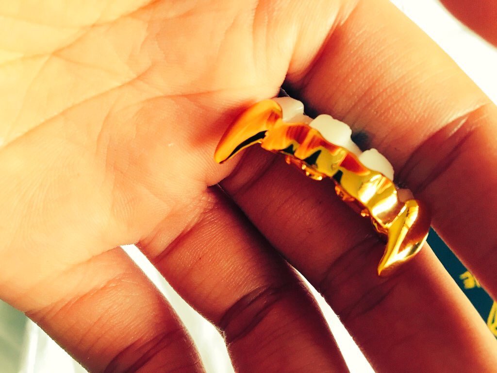 Half fang gold bottoms 🏆
Shop → Beargrillz.co 🐻